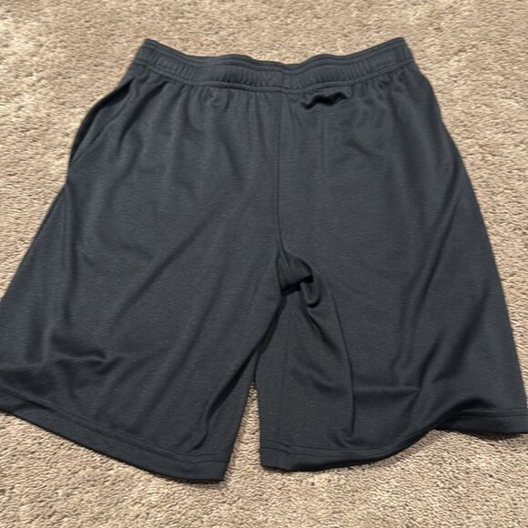 Under armour youth size large like new! - Picture 3 of 4